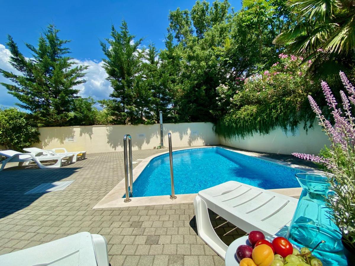 Private Pool And Mediterranean Garden Apt Mia سيلو المظهر الخارجي الصورة