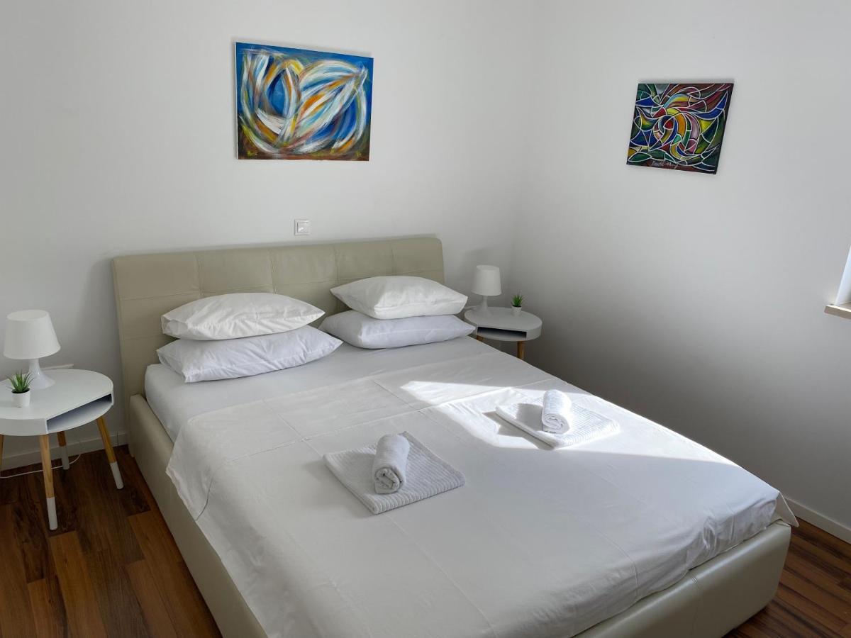 Private Pool And Mediterranean Garden Apt Mia سيلو المظهر الخارجي الصورة